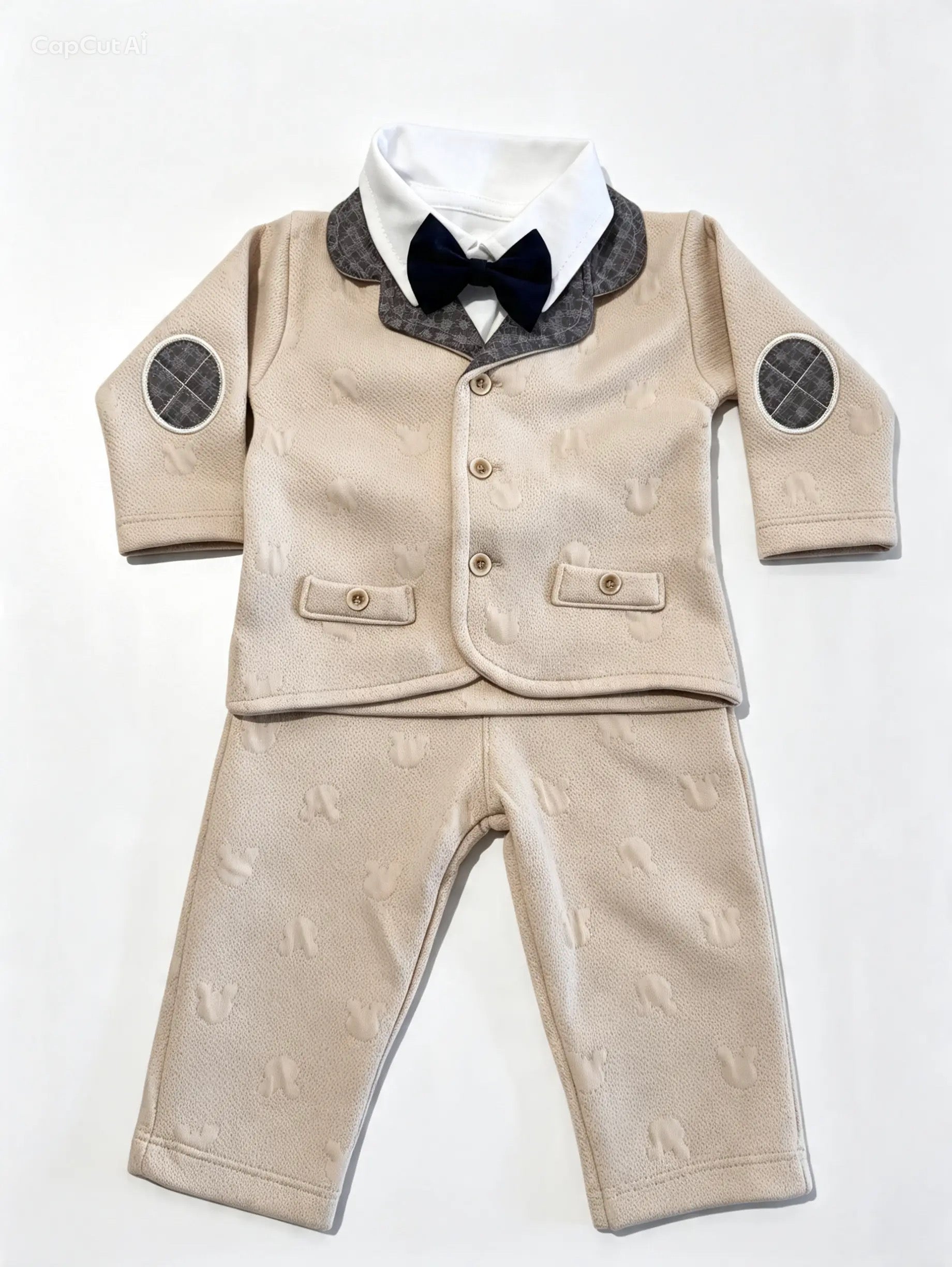 Conjunto beige corbatin